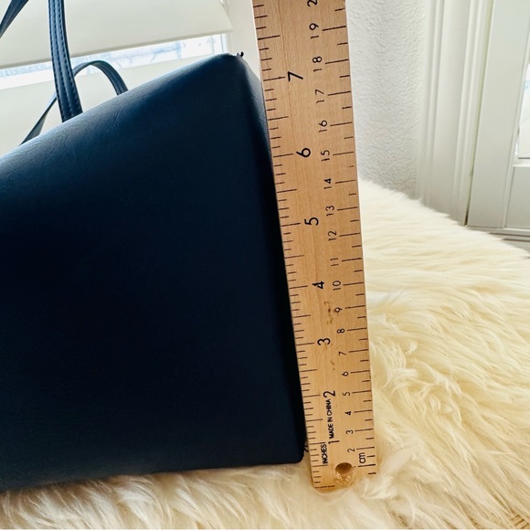 NEW TOMMY HILFIGER ♥️ LARGE TOTE LUGGAGE DUFFLE BAG Navy rare - Picture 9 of 13